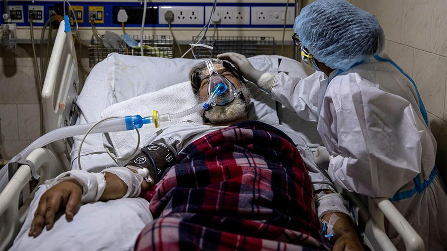 Вторая смертоносная волна коронавирусных инфекций опустошает Индию